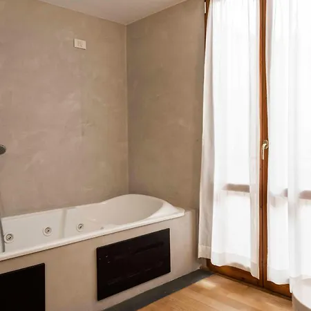Appartamento Palazzo Bardi N 2 *